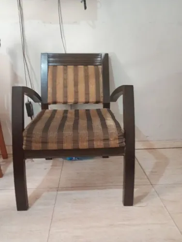 Poltrona de madeira em ótimo estado