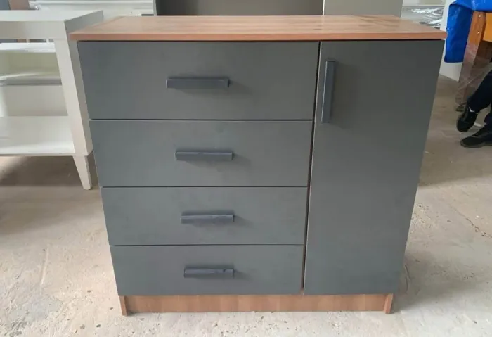 Cômoda moderna com gavetas e porta , valores variados 