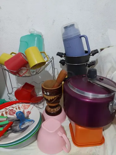 Vendo estas vasilhas. Por 170 reais.
