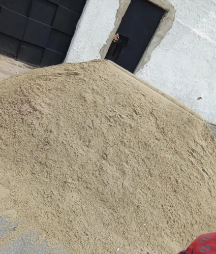 Material de construção, areia de ótima qualidade, entrega rápida.