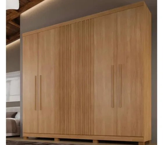 Guarda-Roupa Amadeirado Moderno e Espaçoso