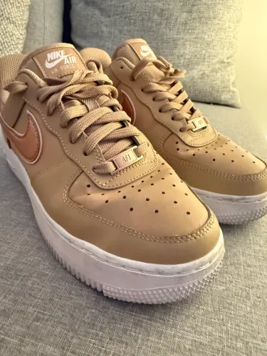Nike Air Force 1 Feminino - Rose Gold Metálico - US 7,5 (BR 37/38)
