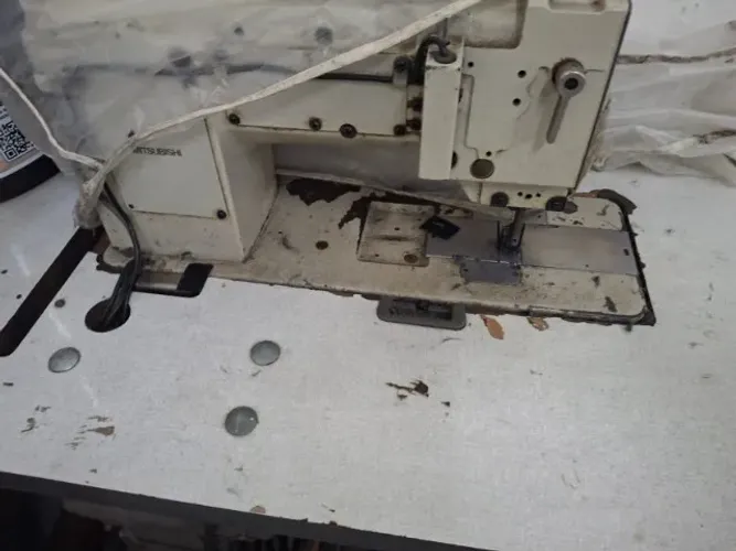 Vendo Maquina de costura 2 Agulhas Mitsubishi