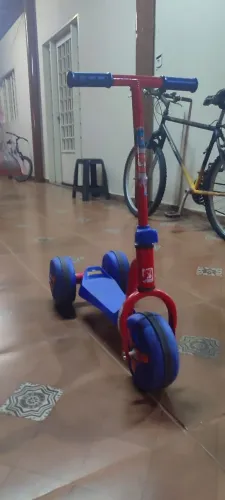 Patinete homem aranha
