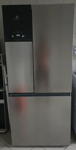 590 Lts Geladeira Electrolux Frost Free Inverter AutoSense 3 Portas - Inox novíssima