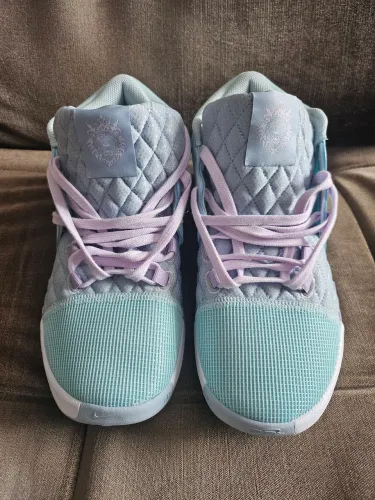 Tênis Nike LeBron Witness VIII