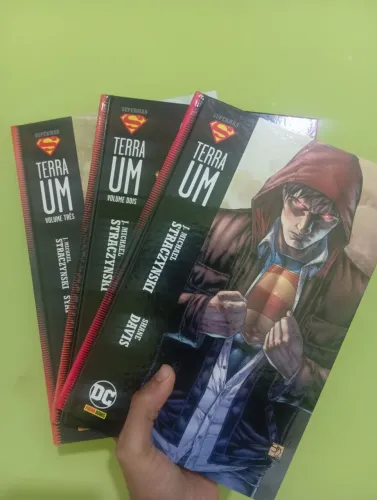 Coleção Superman: Terra Um - Volumes 1, 2 e 3