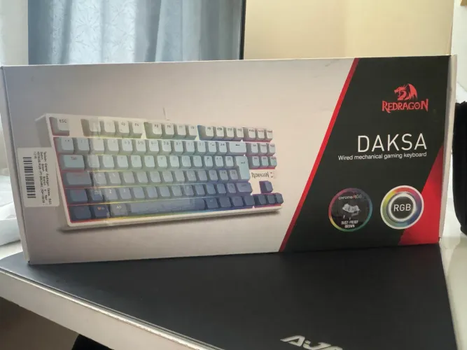 Teclado Redragon Daksa switch brown 