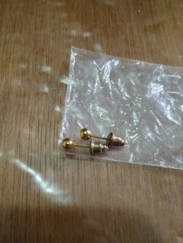 Par de brincos para boneca.