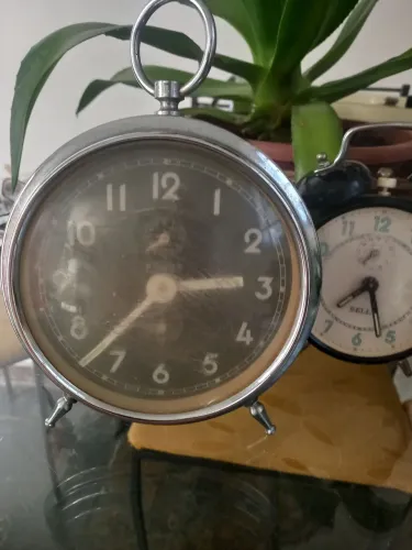 Antiguidades relógios vintage. PRECISA DE REPARO