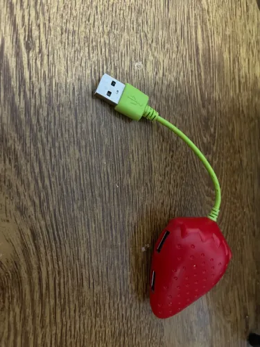 Hub USB 4 Portas em Formato de Morango