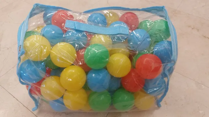 Bolas de plástico coloridas 