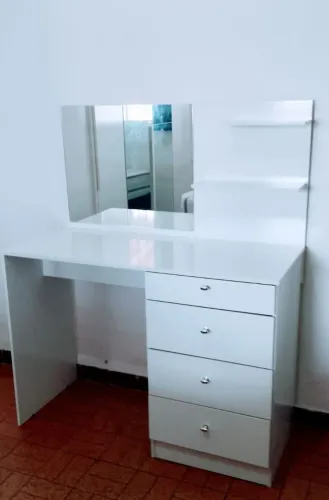 Penteadeira com espelho 