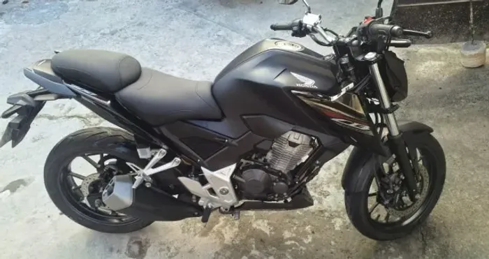 Honda CB 300F twiter 2025 Unico Dono