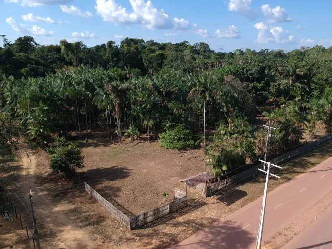 Vende-se sítio em Presidente Figueiredo