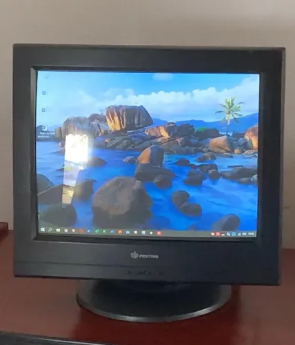 Monitor CRT Positivo LG 710E,17polegadas ,com pequeno arranhão na tela