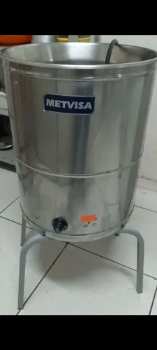 Fritadeira elétrica Metvisa 220v..com aparador. Ótimo estado conservação!