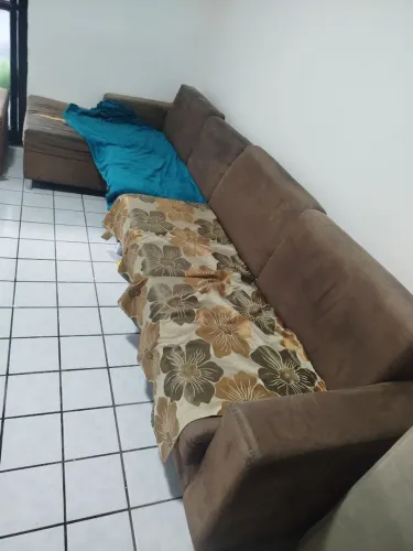 Sofá Jacaúna enorme com chaise e puff 