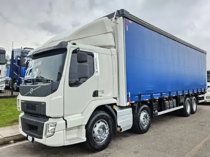 Volvo VM 330 8x2 Bitruck Sider Ano 2022 Automático Plano de Manutenção Sider 9.75 Interno