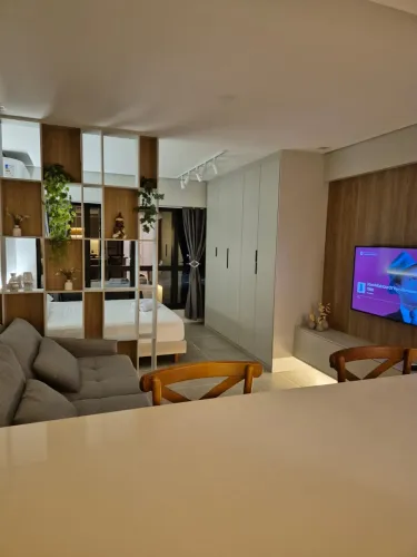 Studio sofisticado com piscina e próximo às praias