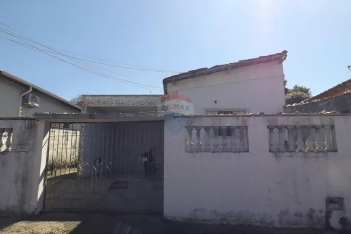"Cubatão: Encantadora Casa 2 Quartos à Venda!"