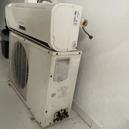 Central de ar  9.000 BTUs  Marcar Electrolux  Valor: 800,00  Semi-nova