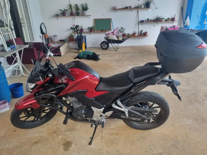 Vendo cb 300f twister único dono 