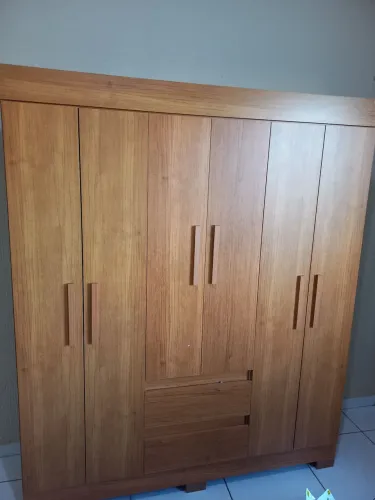 Guarda roupa semi novo