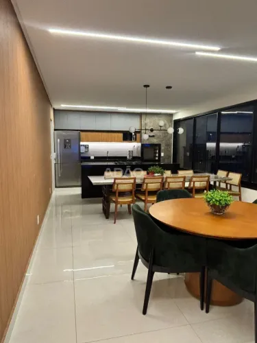 Penthouse no Cristal Tower Apartamento com 4 Quarto(s) e 5 banheiro(s) à Venda, 202.00 por