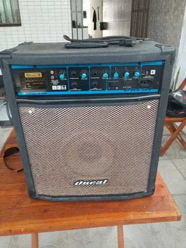 Caixa amplificada oneal. OCM 350.<br>Não JBL, mas faz uma zoada da gota.<br>R$ 250.