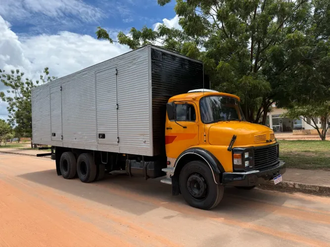 VENDO CAMINHÃO MB 2013