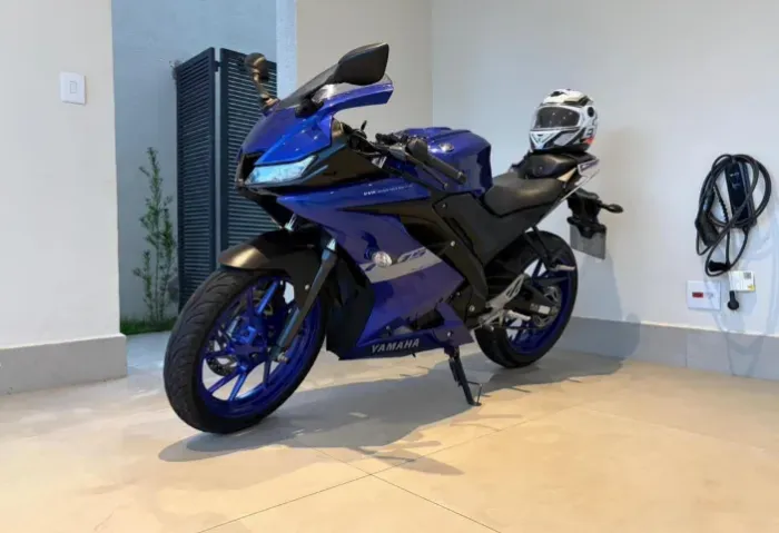 YAMAHA YZF R15 2024 muito bem conservada