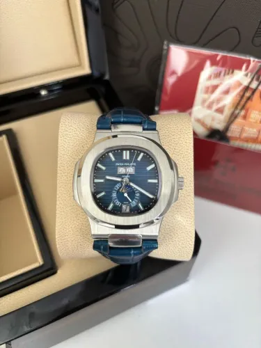 Relógio Patek Philippe Nautilus Automático Couro