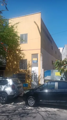 P/INVESTIDORES! Prédio c/ 08 quitinetes c/ sala/cozinha, quarto e wc, 20m². Média aluguel: