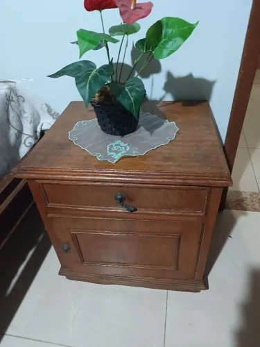 CRIADO MUDO