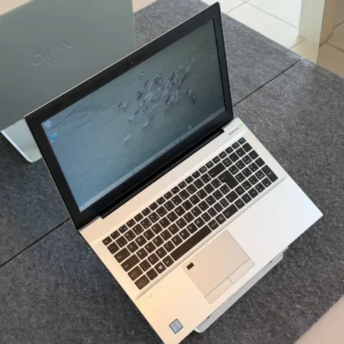 Notebook VAIO - Intel Core i7 de 8ª geração, 8GB RAM, SSD 256GB e tela de 15.6 polegadas