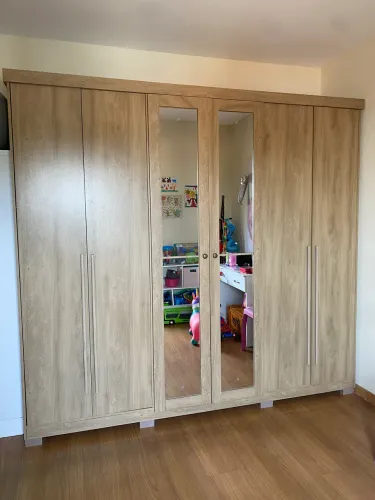 Guarda-roupa usado em ótimo estado