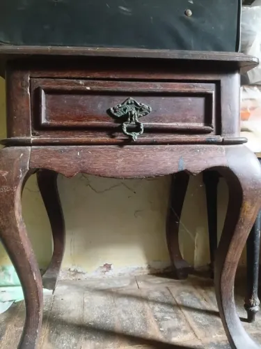 Mesinha de cabeceira