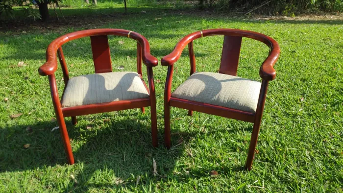 Dupla de poltronas coloniais