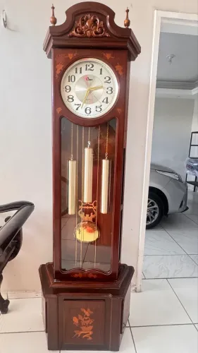 Relógio de Piso Clássico em Madeira - Estilo Coloni