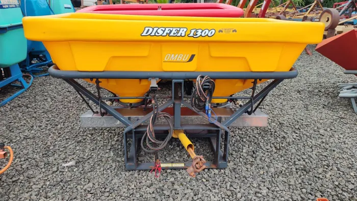 Trator adubadeira 1300 kg