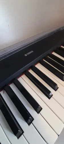 Piano Digital Yamaha P-85 + Suporte