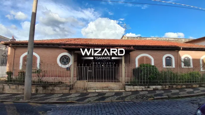 Casa com 5 quartos à venda no centro de Amparo