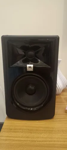 Par de Monitores de Referência JBL 305P MkII - Excelente Estado