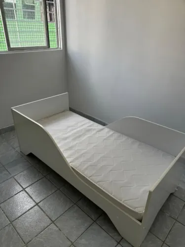 Cama Infantil com protecao lateral e colchão