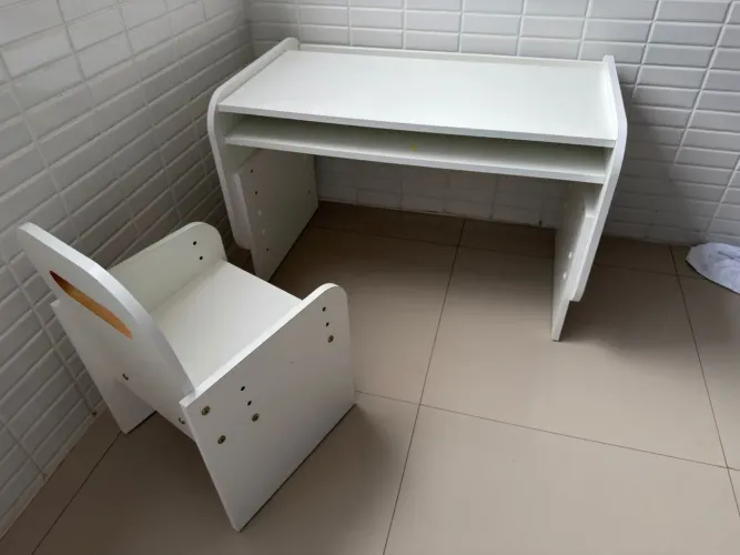 Kit Mesa Grande Com Cadeira Infantil Com Regulagem - Cor Branca