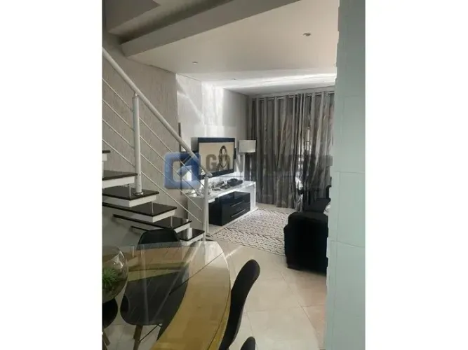 Sobrado com 3 dormitórios sendo 1 suite à venda na Vila Camilópolis em Santo André/SP.