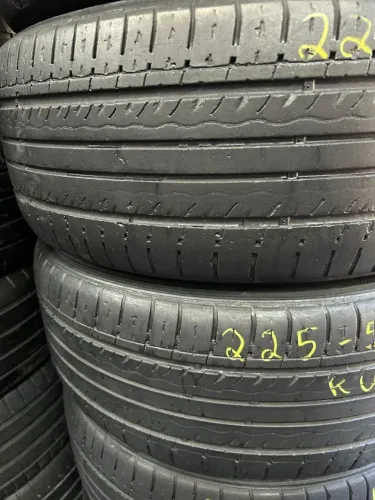 Pneus 225/50/17 kumho por 400$ os 2 instalados seminovos