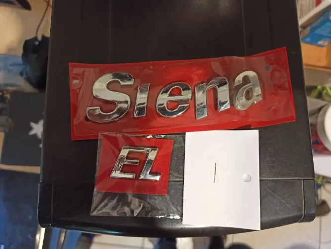 Emblema traseiro Siena