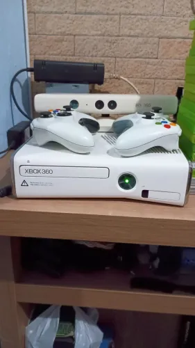 Vendo ou troco Xbox 360 branco impecável